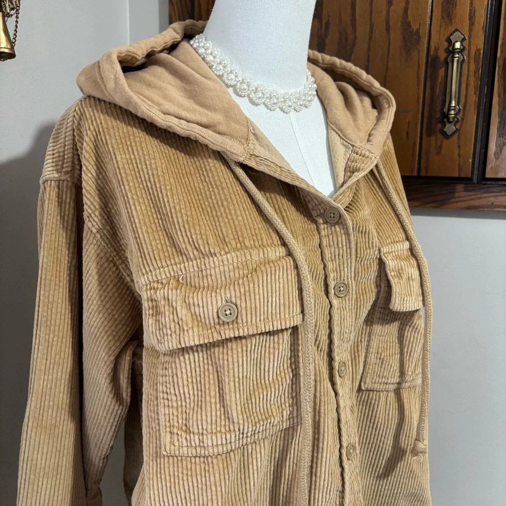 American Eagle Cropped Corduroy Button-Up Hooded Shirt Jacket Size Medium - Picture 3 of 13